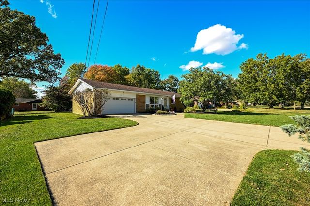9158 Tanglewood Road, Macedonia, OH 44056