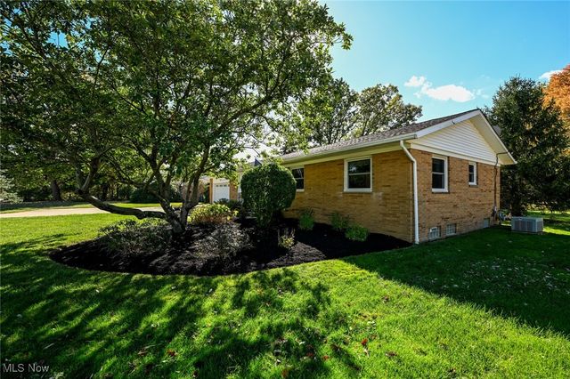 9158 Tanglewood Road, Macedonia, OH 44056