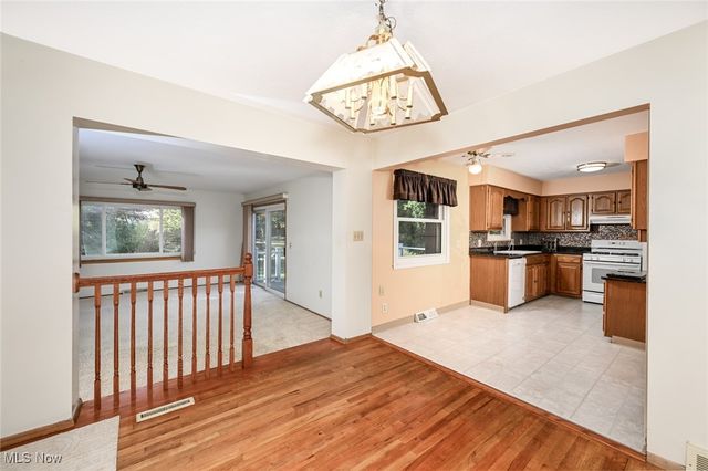 9158 Tanglewood Road, Macedonia, OH 44056