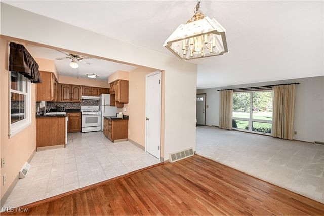 9158 Tanglewood Road, Macedonia, OH 44056