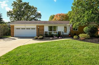 9158 Tanglewood Road, Macedonia, OH 44056