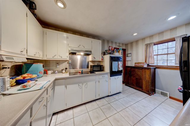 1013 N Main Street, Winslow, IN 47598