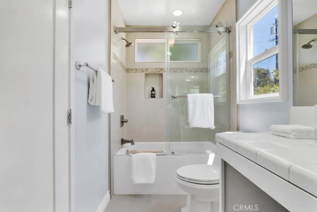 21219 De La Osa, Woodland Hills, CA 91364