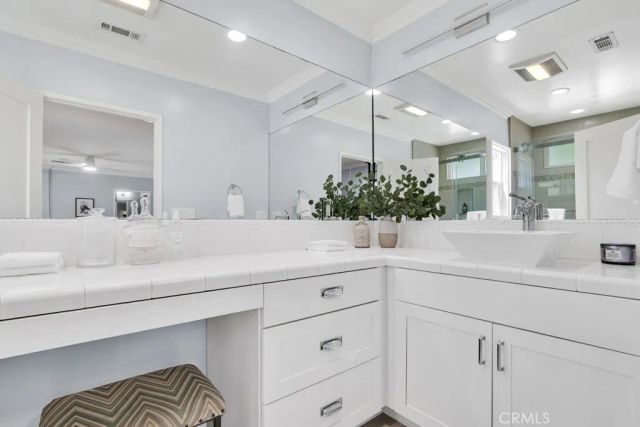 21219 De La Osa, Woodland Hills, CA 91364