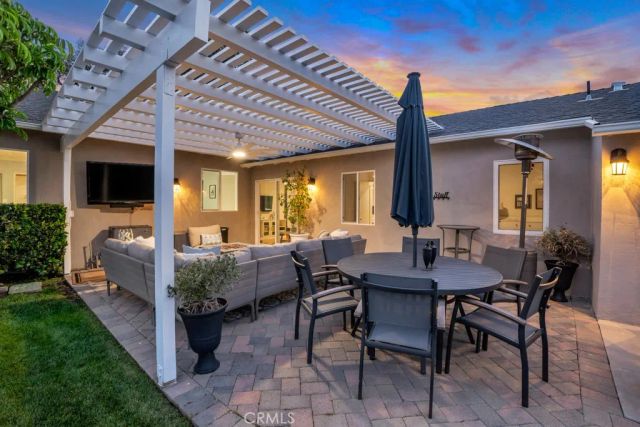 21219 De La Osa, Woodland Hills, CA 91364