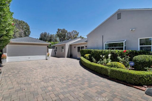 21219 De La Osa, Woodland Hills, CA 91364