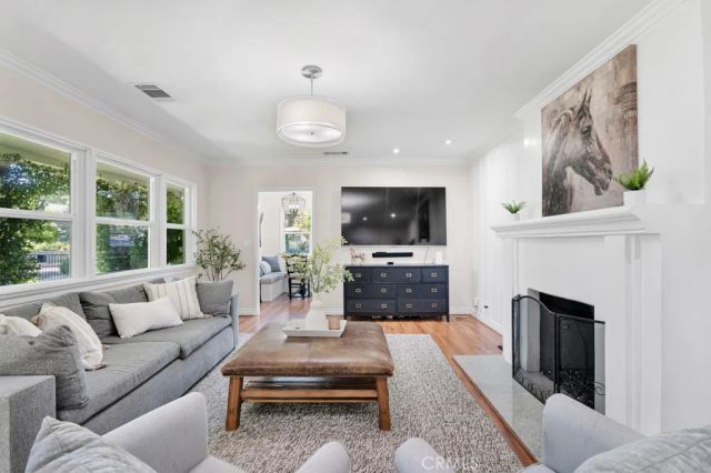 21219 De La Osa, Woodland Hills, CA 91364
