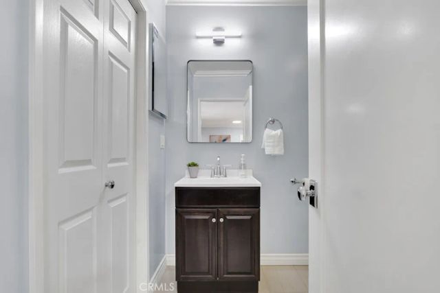 21219 De La Osa, Woodland Hills, CA 91364
