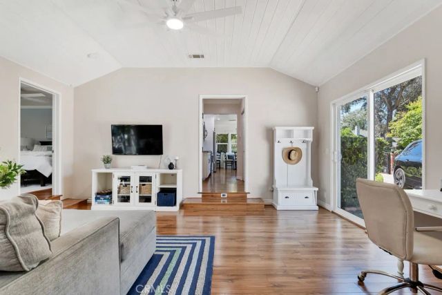21219 De La Osa, Woodland Hills, CA 91364