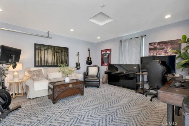 21219 De La Osa, Woodland Hills, CA 91364