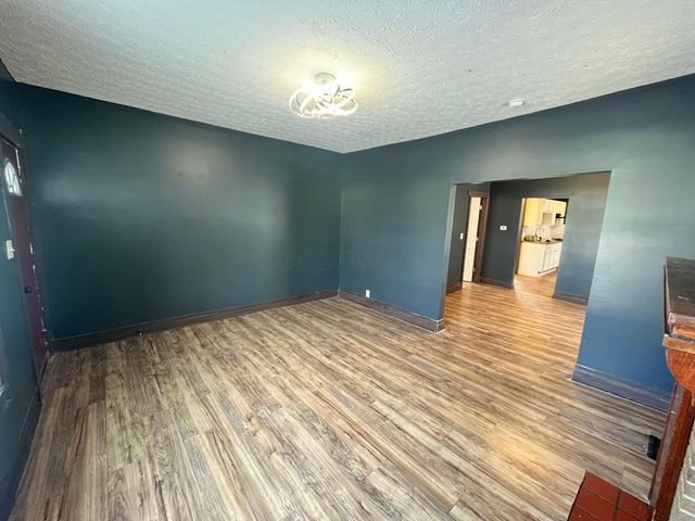 2715 Sullivant Avenue, Columbus, OH 43204