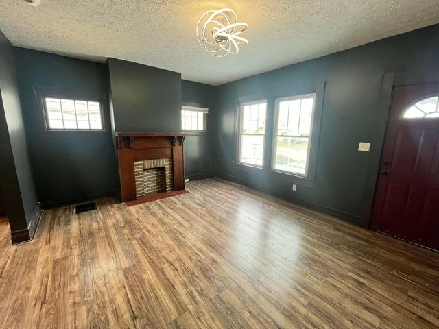 2715 Sullivant Avenue, Columbus, OH 43204