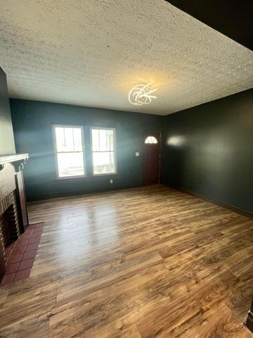 2715 Sullivant Avenue, Columbus, OH 43204