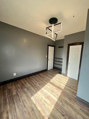 2715 Sullivant Avenue, Columbus, OH 43204