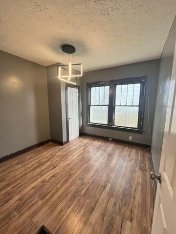 2715 Sullivant Avenue, Columbus, OH 43204