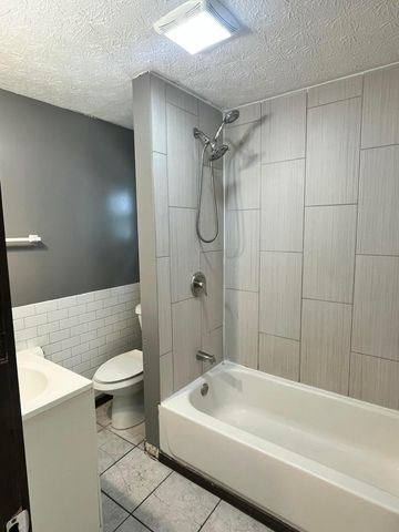 2715 Sullivant Avenue, Columbus, OH 43204