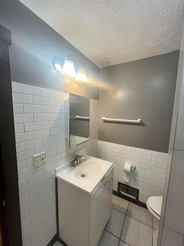 2715 Sullivant Avenue, Columbus, OH 43204