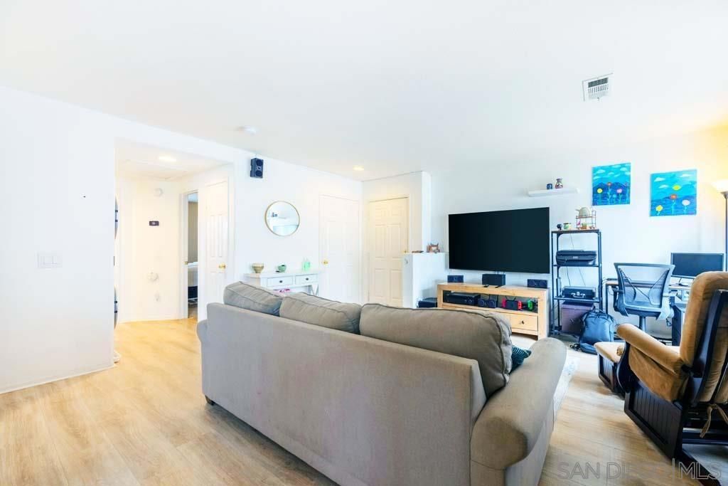 Image 13 of property listing at 13945 Midland Rd, Poway, CA 92064