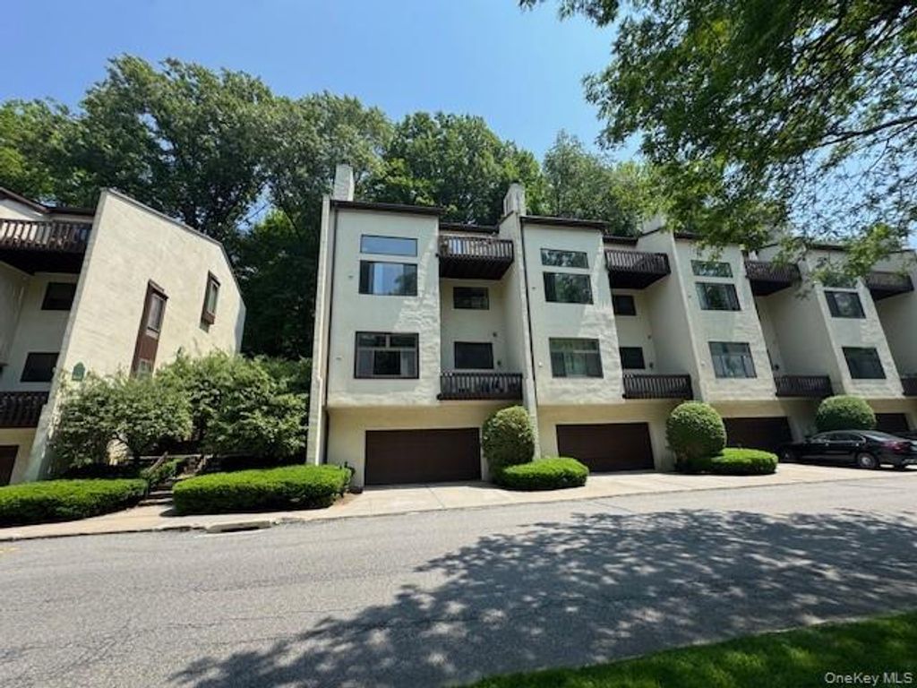 352 N Greeley Avenue, Chappaqua, NY 10514