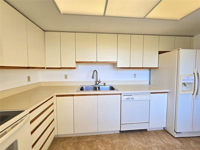 3078 EASTLAND BOULEVARD 411, Clearwater, FL 33761