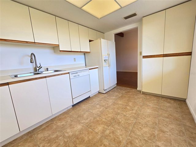 3078 EASTLAND BOULEVARD 411, Clearwater, FL 33761