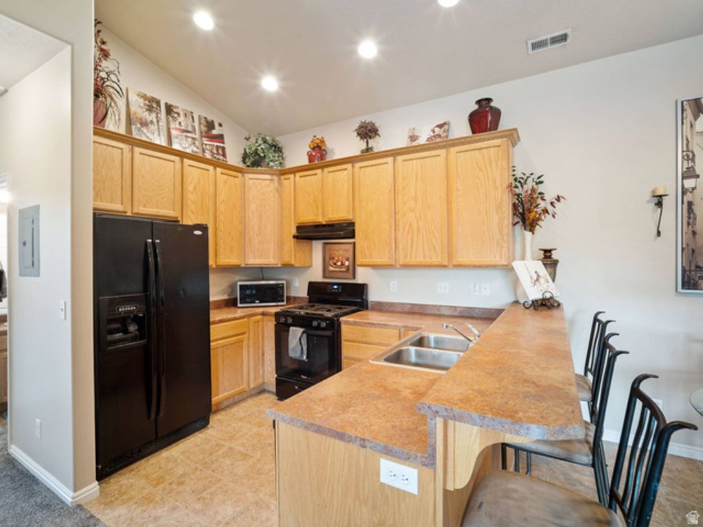 Image 6 of property listing at 482 N WALTON DR, North Salt Lake, UT 84054