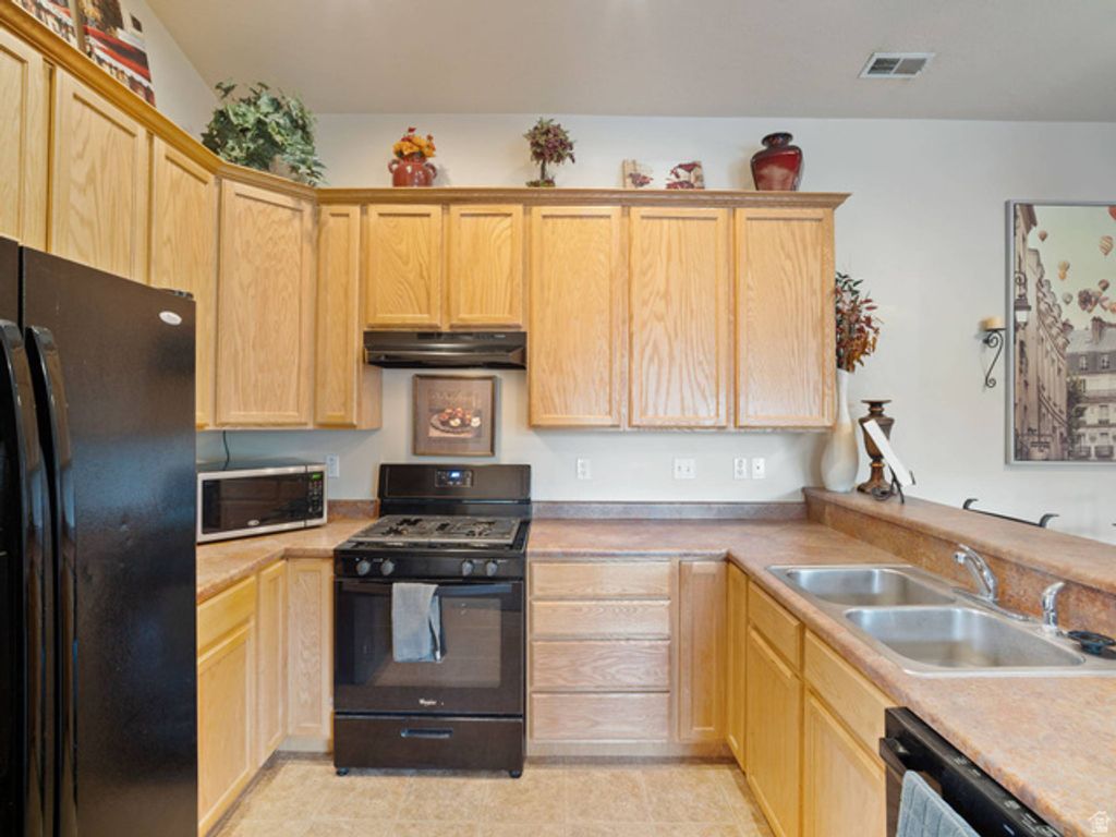 Image 7 of property listing at 482 N WALTON DR, North Salt Lake, UT 84054
