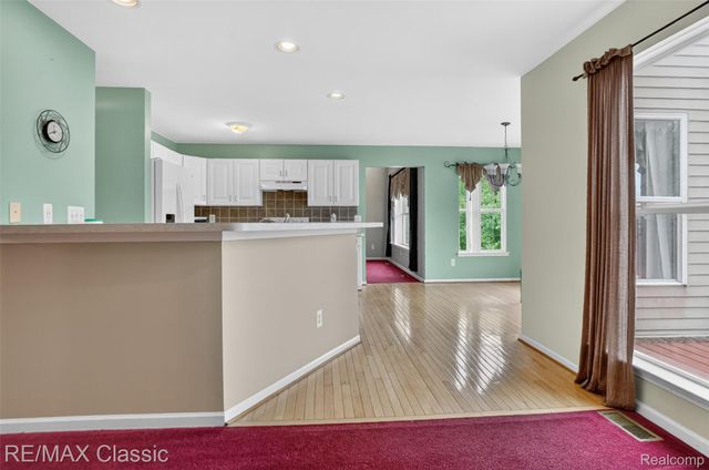 1953 Twin Sun Circle, Walled Lake, MI 48390