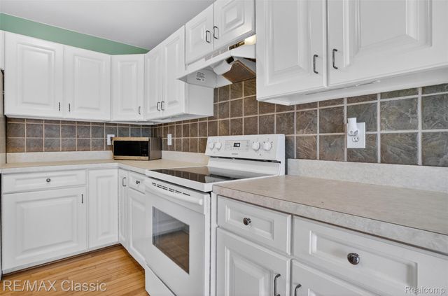 1953 Twin Sun Circle, Walled Lake, MI 48390