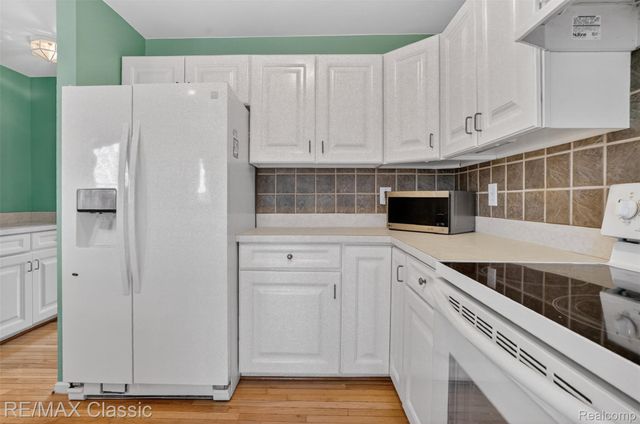 1953 Twin Sun Circle, Walled Lake, MI 48390