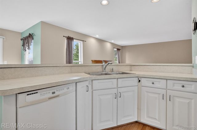 1953 Twin Sun Circle, Walled Lake, MI 48390