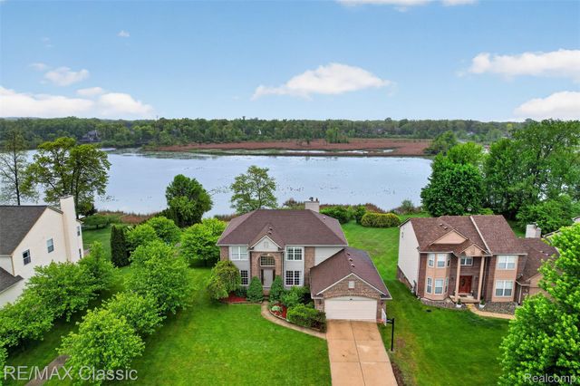 1953 Twin Sun Circle, Walled Lake, MI 48390
