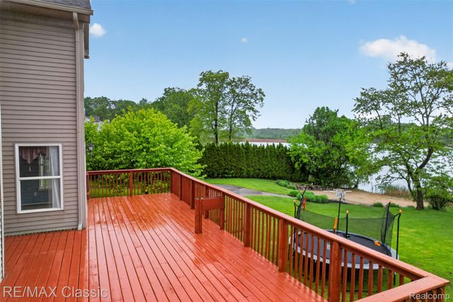 1953 Twin Sun Circle, Walled Lake, MI 48390