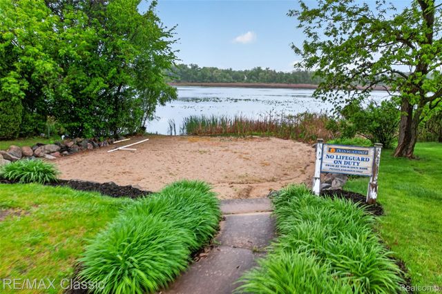 1953 Twin Sun Circle, Walled Lake, MI 48390