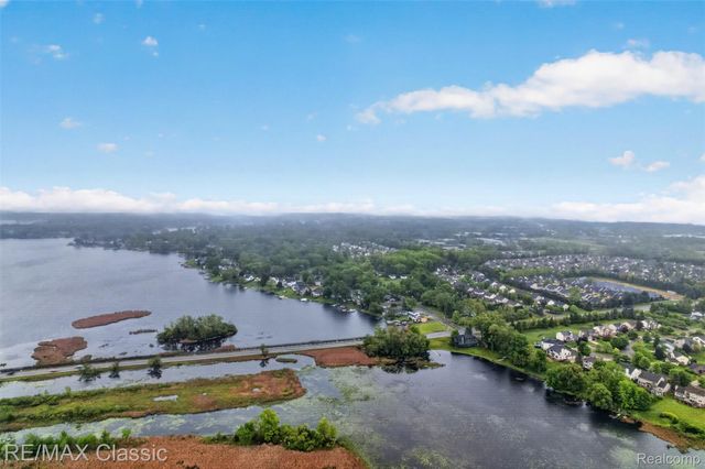 1953 Twin Sun Circle, Walled Lake, MI 48390