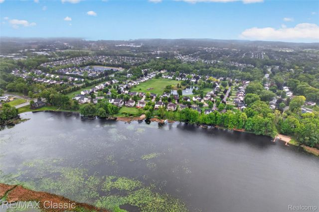1953 Twin Sun Circle, Walled Lake, MI 48390