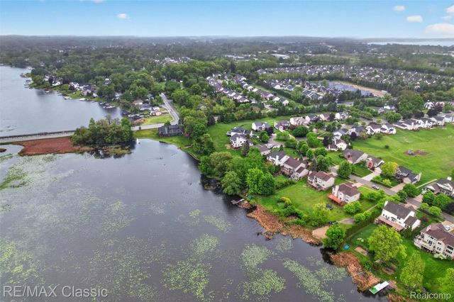 1953 Twin Sun Circle, Walled Lake, MI 48390