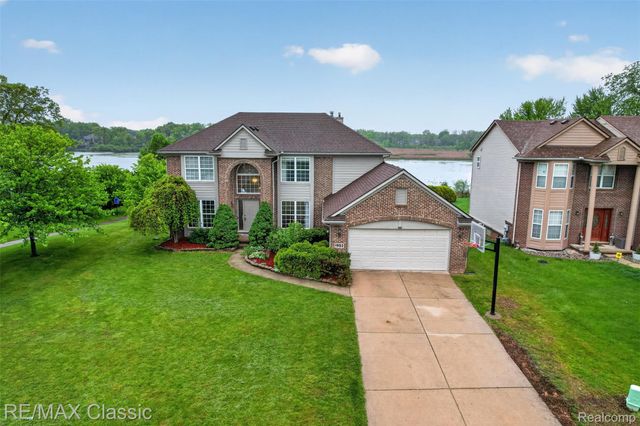 1953 Twin Sun Circle, Walled Lake, MI 48390