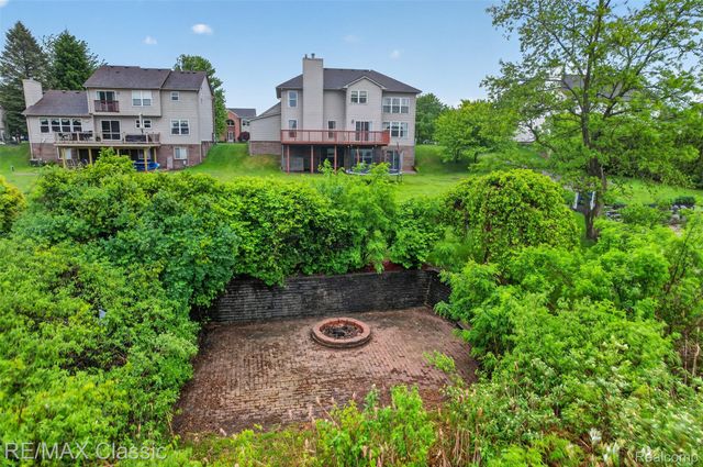 1953 Twin Sun Circle, Walled Lake, MI 48390