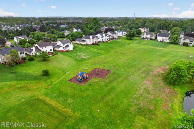 1953 Twin Sun Circle, Walled Lake, MI 48390