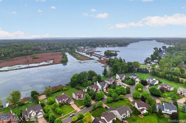 1953 Twin Sun Circle, Walled Lake, MI 48390
