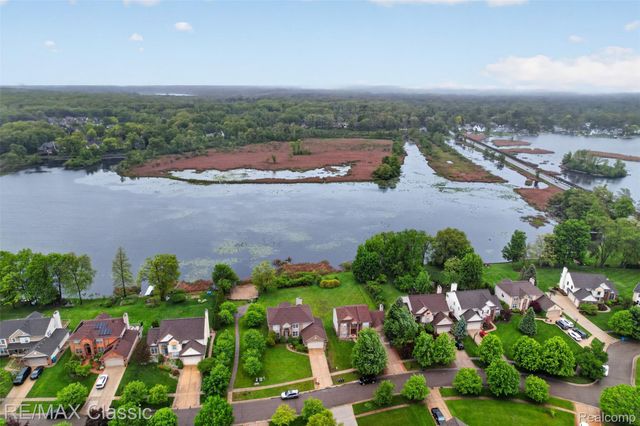 1953 Twin Sun Circle, Walled Lake, MI 48390