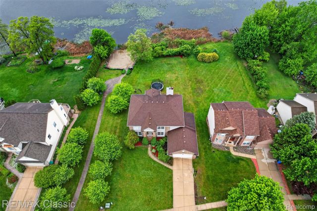 1953 Twin Sun Circle, Walled Lake, MI 48390