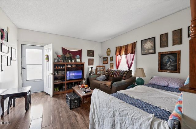 819 S Beaumont Avenue, Burlington, NC 27217