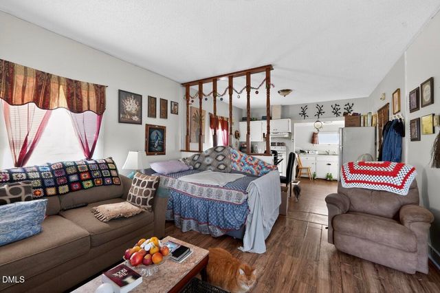 819 S Beaumont Avenue, Burlington, NC 27217