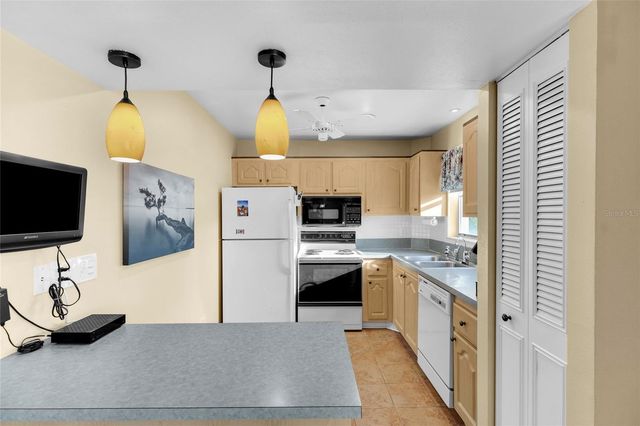 4210 IRONWOOD CIRCLE 308J, Bradenton, FL 34209