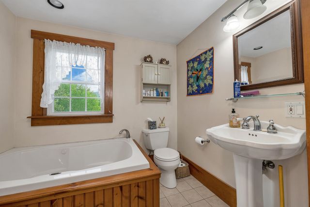 2384 White Mountain Highway, Conway, NH 03860