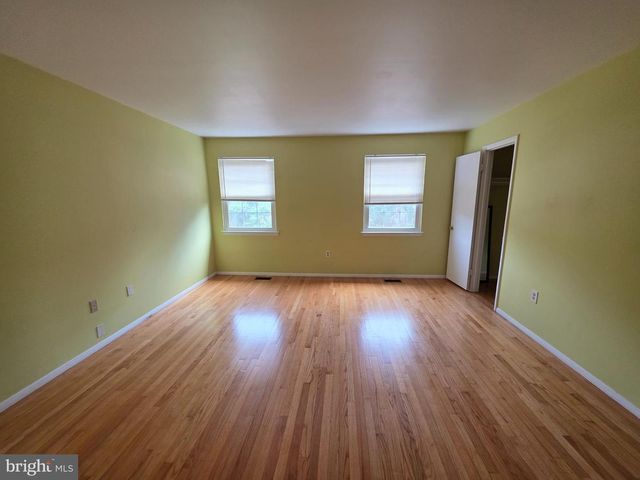 10 CASEY CT, Catonsville, MD 21228