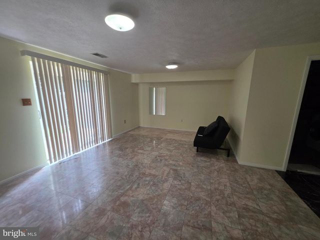 10 CASEY CT, Catonsville, MD 21228