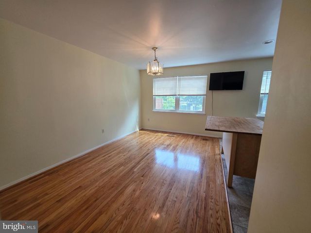 10 CASEY CT, Catonsville, MD 21228